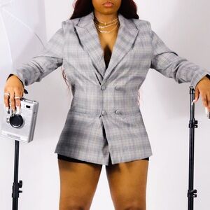 Stylish Gray Plaid Blazer